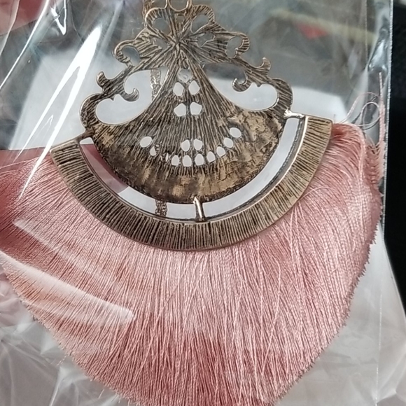 Influence tassel necklace - Picture 4 of 4